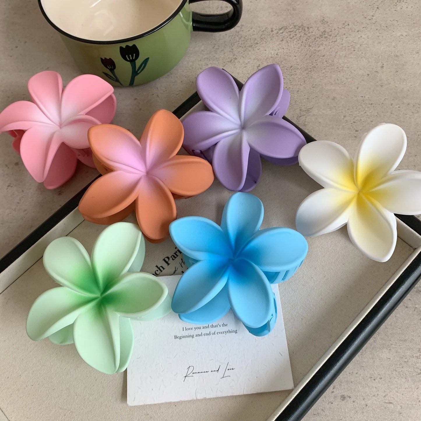 🌸 Frosted Flower Hair Clip – Glam & Natural 🌸